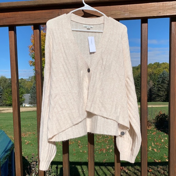 sweater - Picture 2 of 4